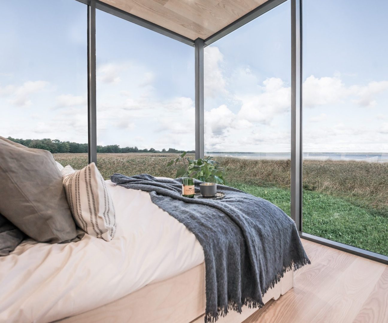 Möön – Prefab Home with Glass Mirror Walls by ÖÖD